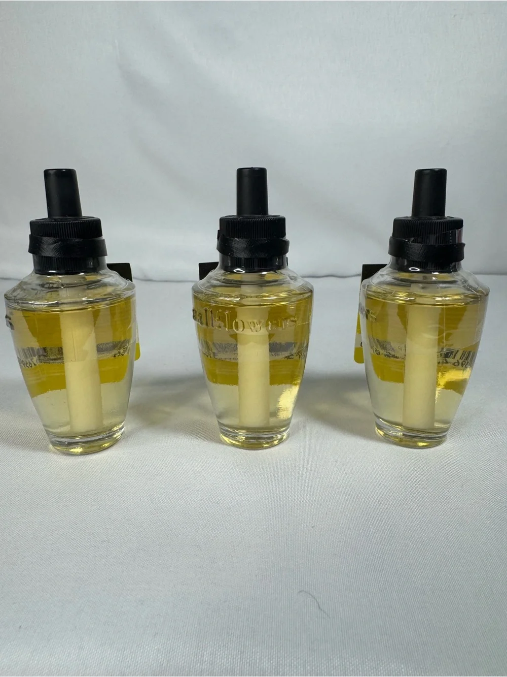 Bath & Body Works Wallflowers Laundry Room Lemon Refill - Yellow